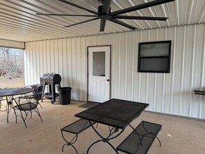 Outdoor dining - Cozy cabin in gorgeous Caulfield perfect for a relaxing getaway (Caulfield)