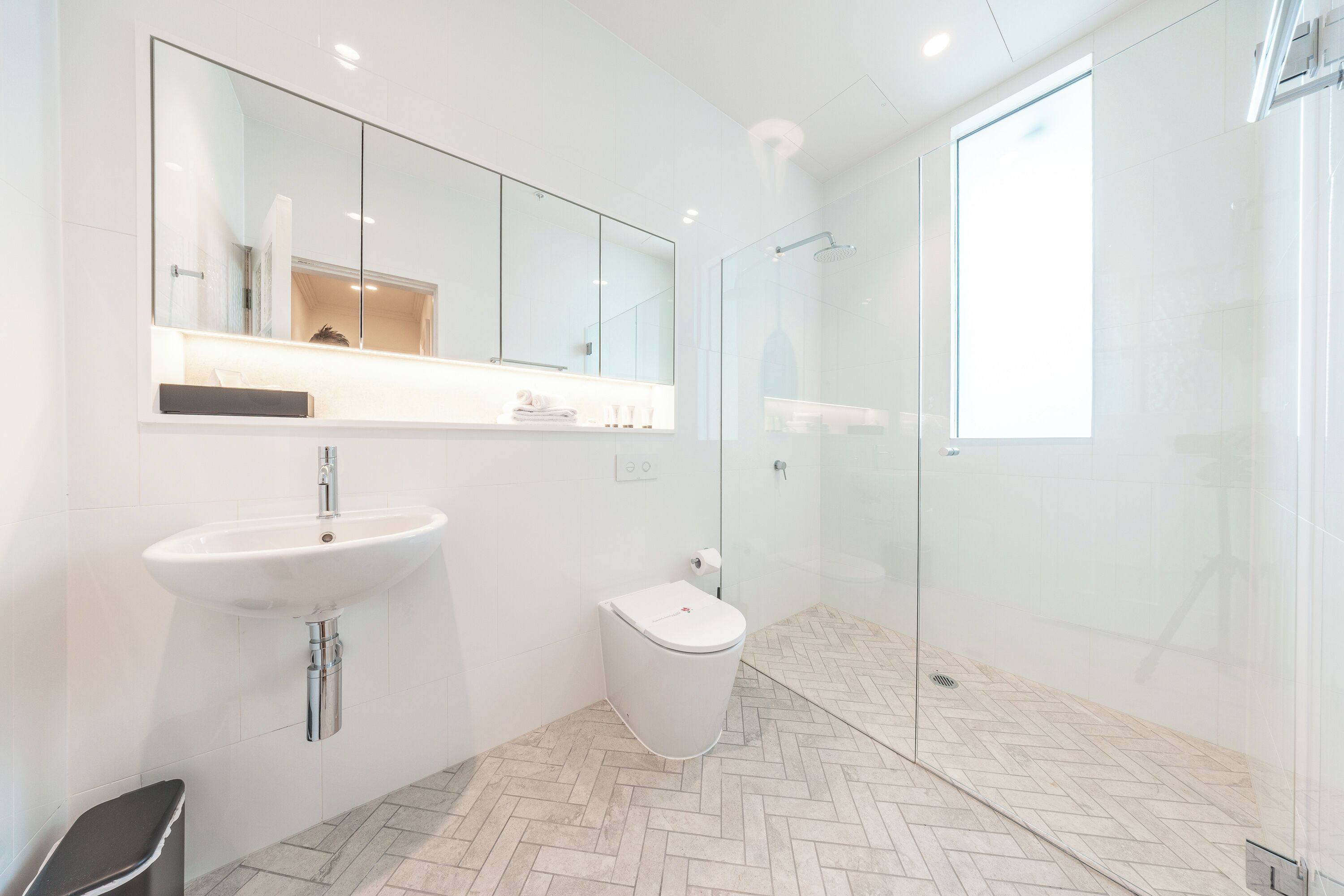 Apartamento superior, no fumadores | Baño | Ducha, secador de pelo, toallas y jabón