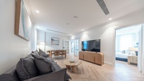 Apartemen Superior, Bebas Asap Rokok | Area keluarga | Smart TV 65-inci dengan saluran TV digital dan layanan streaming