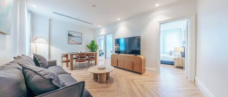 Apartament Deluxe, no fumadors | Espai de treball apte per a portàtils i cortines opaques