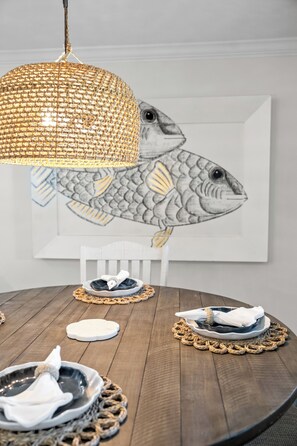 Dining - Greek-style beach oasis. Close drive to the beach and Mercato (Naples)