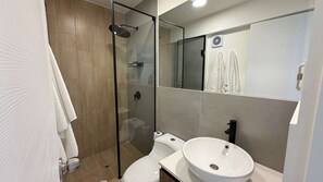 Shower, hair dryer, towels, shampoo - w* | Deluxe 1BR Apartment in Heart of San Isidro (San Isidro)