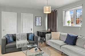 Unclassified image, 2 of 7, button - Modern Beckton Home • Parking • Close to DLR, Excel Centre and City Airport (London)