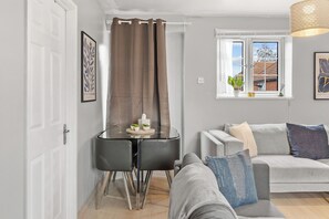 Unclassified image, 4 of 7, button - Modern Beckton Home • Parking • Close to DLR, Excel Centre and City Airport (London)