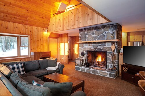 Cozy VT Retreat Minutes to Mt Snow & Stratton