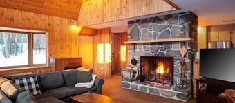 Cozy VT Retreat Minutes to Mt Snow & Stratton