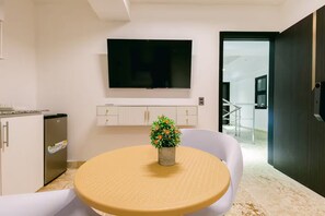Dining - Doble Deluxe Standard A-102 (Punta Cana)