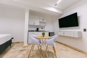 Dining - Doble Deluxe Standard A-102 (Punta Cana)