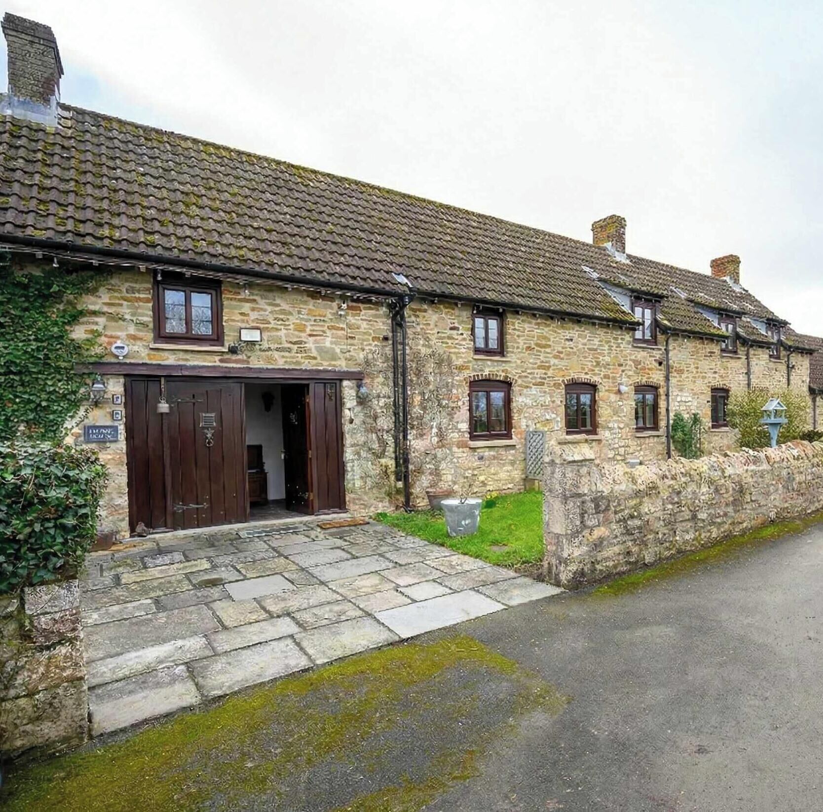 Laurel House entrance & parking