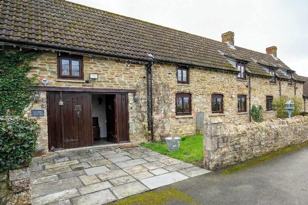 Laurel House entrance & parking