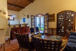 Lobby - Casa com Piscina e Área Gourmet em Boiçucanga (São Sebastião)