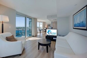 TV, offices - New Direct Ocean and City Views, Corner Suite,Nice (Myrtle Beach)