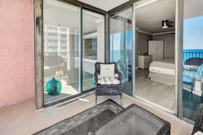4 bedrooms, iron/ironing board, WiFi, bed sheets - Luxury 2 Story Oceanfront Penthouse at the  Palms (Myrtle Beach)
