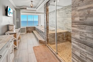 Shower, hair dryer, shampoo - Luxury 2 Story Oceanfront Penthouse at the  Palms (Myrtle Beach)