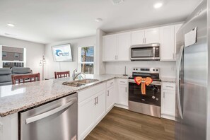 Fridge, microwave, oven, stovetop - New 3BR At The Cove at Glenns Bay, Surfside Beach (Surfside Beach)