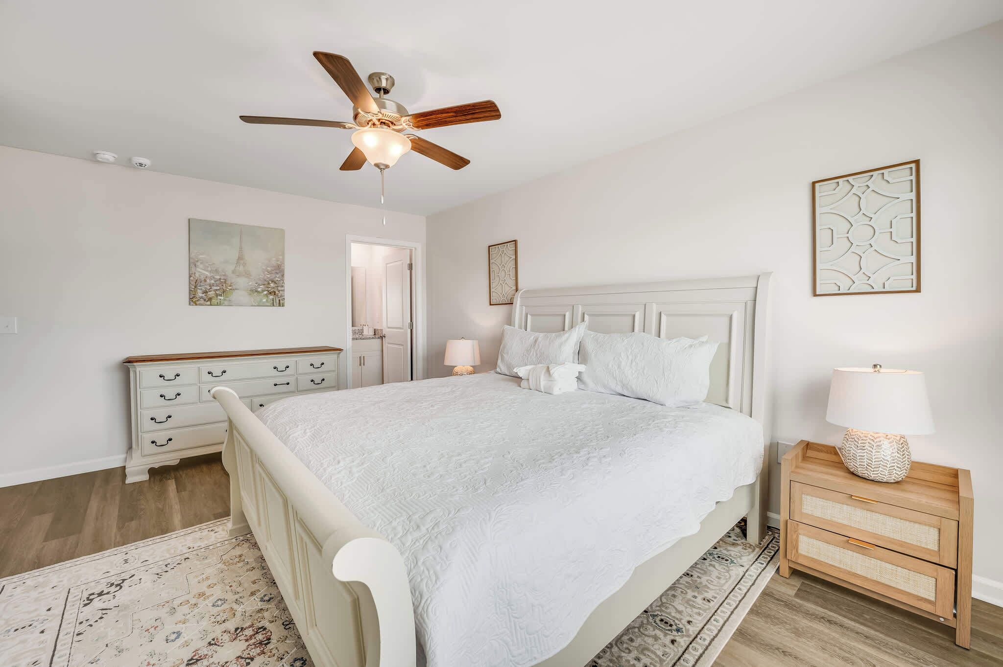 3 soverom, strykejern/-brett, wi-fi og sengetøy