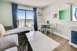 TV - New Sea Mist Top Floor with Pools & Stunning Views (Myrtle Beach)