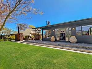Exterior - The One - Kinloch (Kinloch)