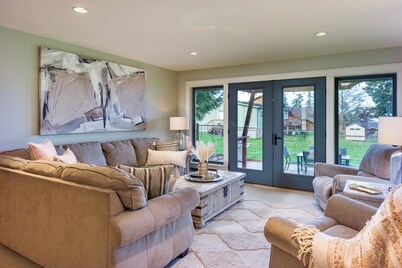 Family Home w/ Kayaks, Hot Tub, Beach Access & Pickleball