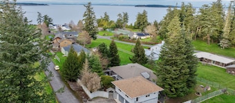Family Home w/ Kayaks, Hot Tub, Beach Access & Pickleball
