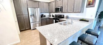 Cozy house w/ hot tub-pool close to national parks