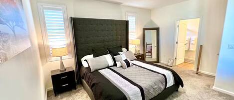 3 habitaciones, tabla de planchar con plancha, wifi y ropa de cama