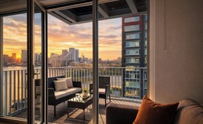 Interior - Canary wharf iconic London skyline view (London)