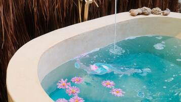 Romantic Bungalow, Garden View | Spa