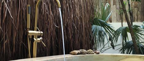 럭셔리 캐빈, 욕조, 풀사이드 | 전신 욕조