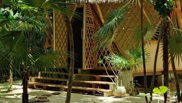 Romantic Bungalow, Garden View | Terrace/patio