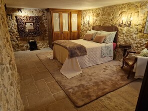 1 bedroom, internet, bed sheets - T1 with full kitchen (Lagar Room) (Pedreira)