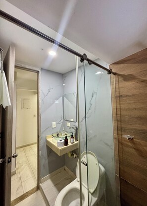 Shower, hair dryer, towels, soap - Apartment in Cartagena near the airport (Cartagena de Indias)