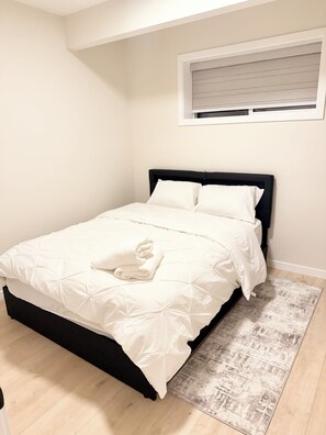 2 bedrooms, desk, iron/ironing board, WiFi