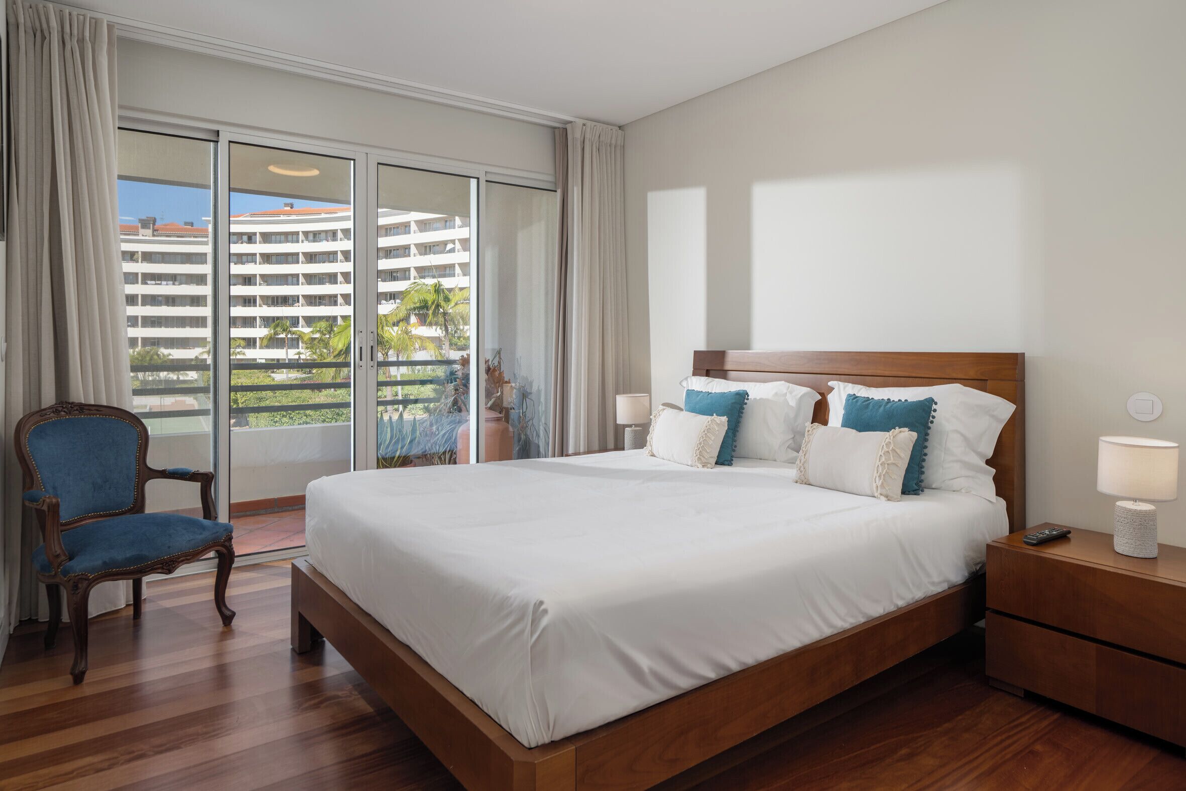 3 chambres, fer et planche à repasser, Wi-Fi, draps fournis