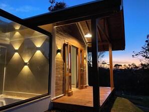 Villa superior, vista al valle | Detalle exterior