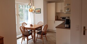 Dining - Vacation apartment Scharmützelsee, 2 adults + 1 child, 51m², balcony, directly in Bad Saarow (Bad Saarow)