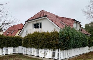 Exterior - Vacation apartment Waldweg, 2 adults + 1 child, 75m², balcony, attic (Bad Saarow)