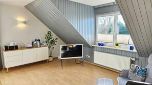 Living area - Vacation apartment Waldweg, 2 adults + 1 child, 75m², balcony, attic (Bad Saarow)