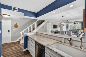 Interior - Jupiter Beach Resort Sleeps 6 Heated Pool (Jupiter)