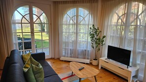 Living area - Villa Seeblick vacation apartments, sleeps 4, from 61 m², balcony or terrace, directly on Lake Scharmützel (Bad Saarow)