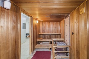 Sauna - Skyline Lounge - Views, Gym, Sauna, & Free Parking (Des Moines)