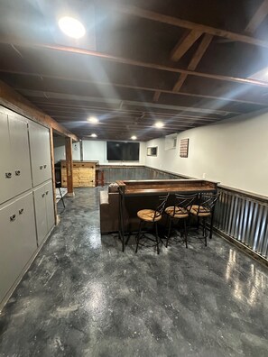 Unclassified image, 5 of 10, button - 3-bedroom in charming North East Minneapolis. W/ Sauna, Game Room! Hot Tub May 1 (Minneapolis)