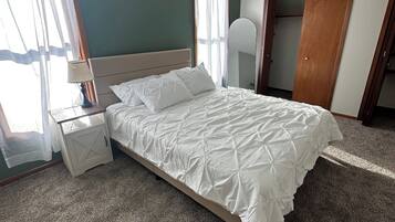 3 bedrooms, iron/ironing board, Internet, bed sheets