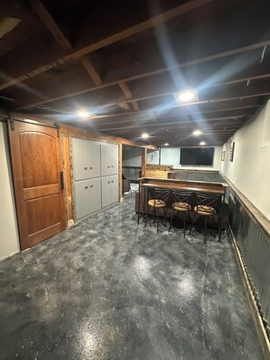 Unclassified image, 4 of 10, button - 3-bedroom in charming North East Minneapolis. W/ Sauna, Game Room! Hot Tub May 1 (Minneapolis)