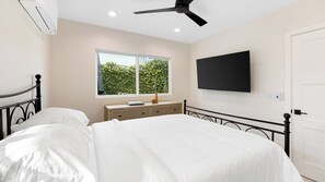 House (4 Bedrooms) | Interior - Seal Beach Escape by Avantstay Modern Home + Fireplace Prvte Courtyard + Walk to Beach + Dining (Seal Beach)