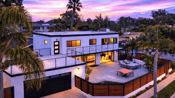 Seal Beach Escape By Avantstay Modern Home + Fireplace Prvte Courtyard + Walk To Beach + Dining - Seal Beach, CA