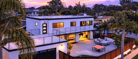 House (4 Bedrooms) | Front of property