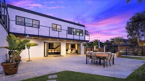 House (4 Bedrooms) | Interior - Seal Beach Escape by Avantstay Modern Home + Fireplace Prvte Courtyard + Walk to Beach + Dining (Seal Beach)