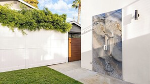 House (4 Bedrooms) | Interior - Seal Beach Escape by Avantstay Modern Home + Fireplace Prvte Courtyard + Walk to Beach + Dining (Seal Beach)