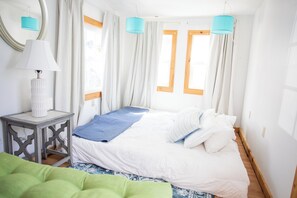2 habitaciones, tabla de planchar con plancha y cuna de viaje 